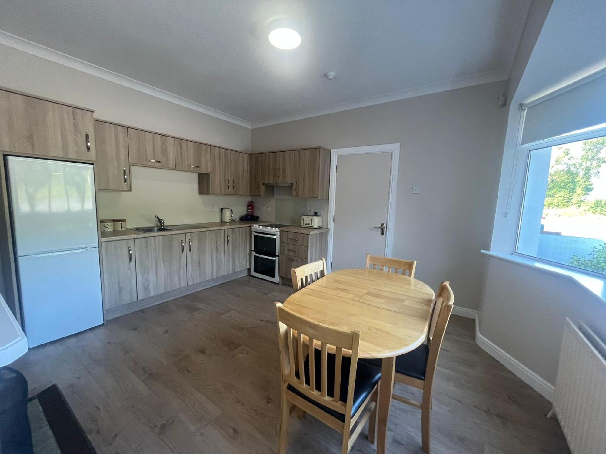 Yeats Lodge Self Catering Apartment And Bar Galway Ngoại thất bức ảnh