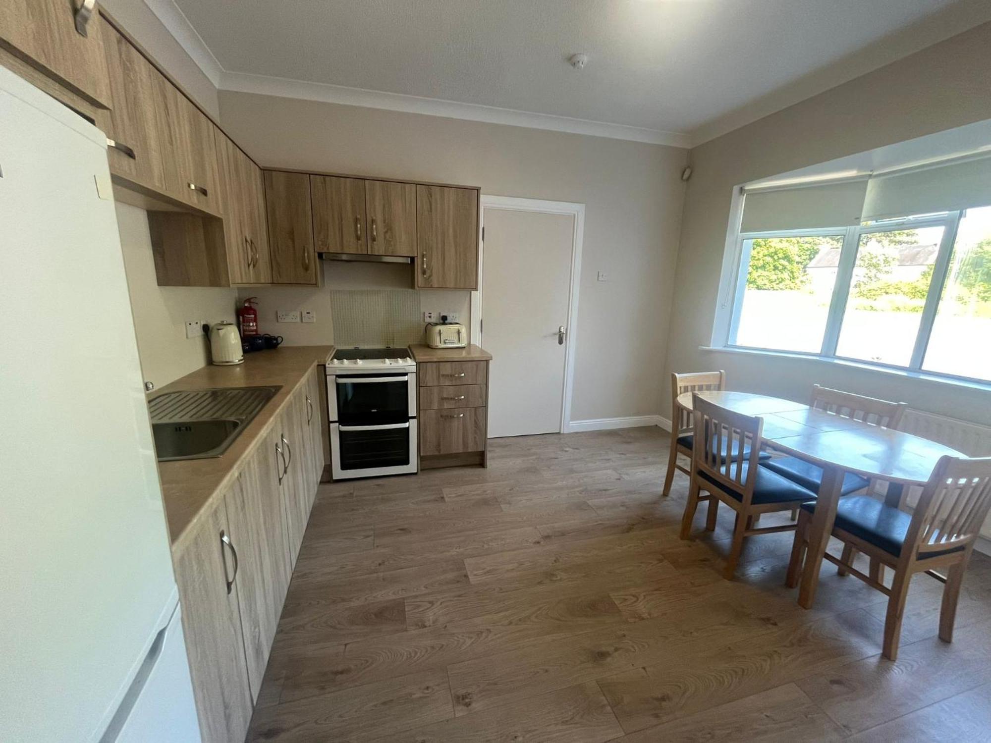 Yeats Lodge Self Catering Apartment And Bar Galway Ngoại thất bức ảnh