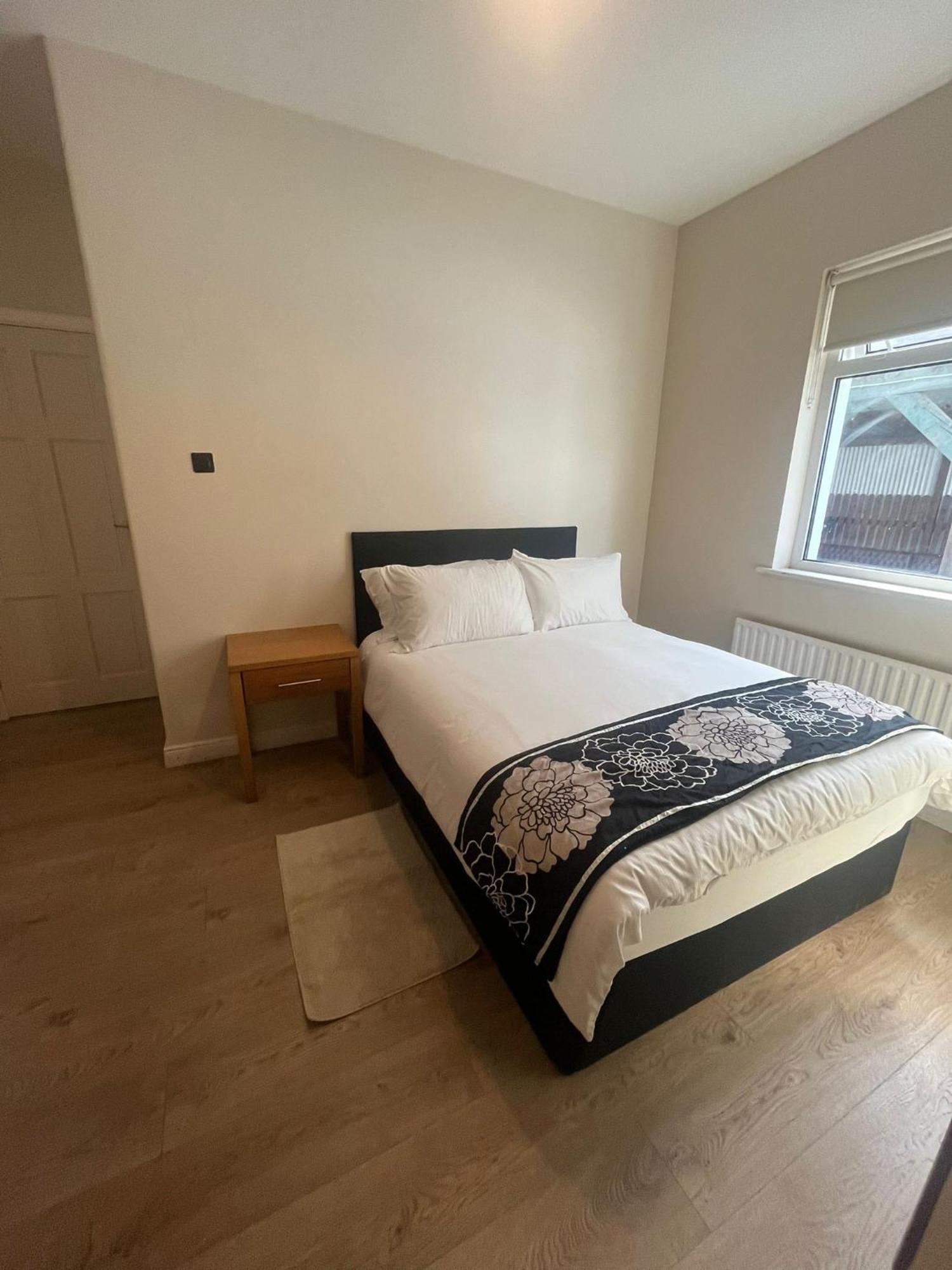 Yeats Lodge Self Catering Apartment And Bar Galway Ngoại thất bức ảnh