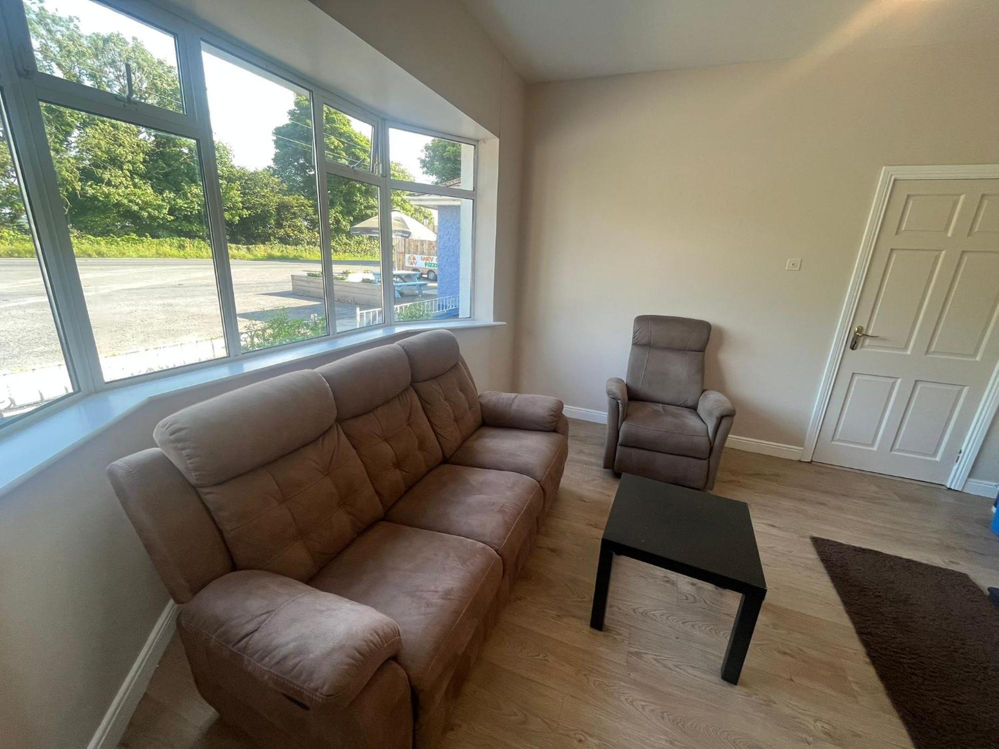 Yeats Lodge Self Catering Apartment And Bar Galway Ngoại thất bức ảnh