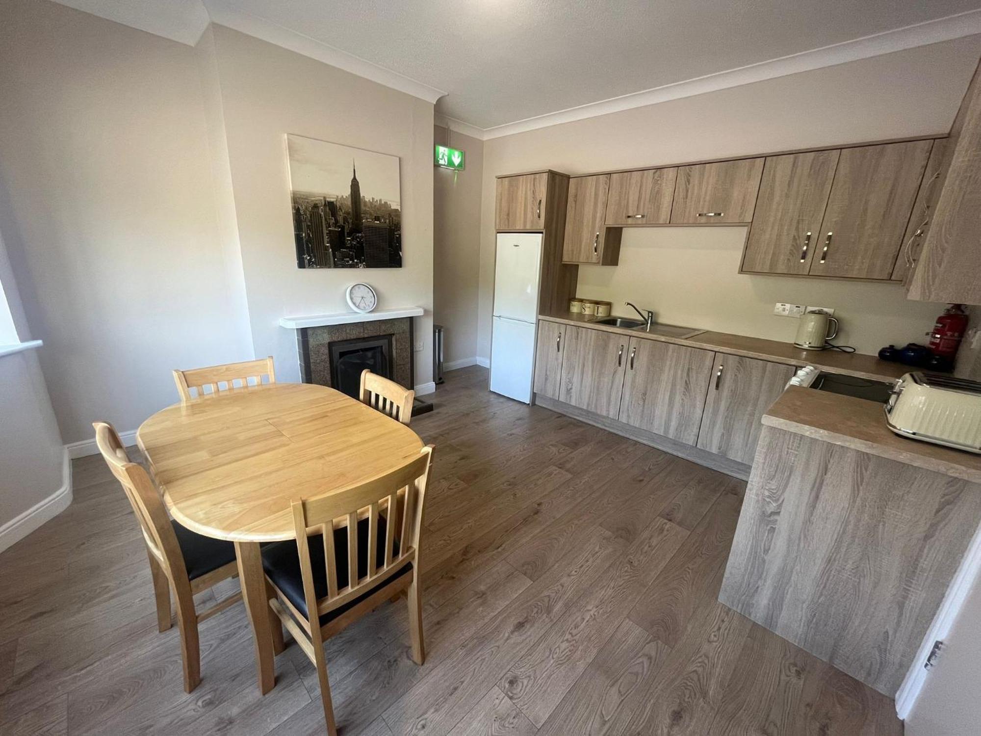Yeats Lodge Self Catering Apartment And Bar Galway Ngoại thất bức ảnh